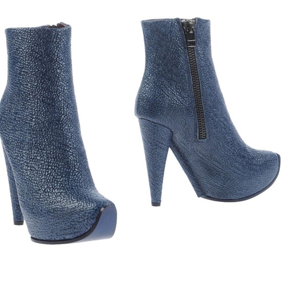 NIB ACNE Studios Araceli Texture leather boots